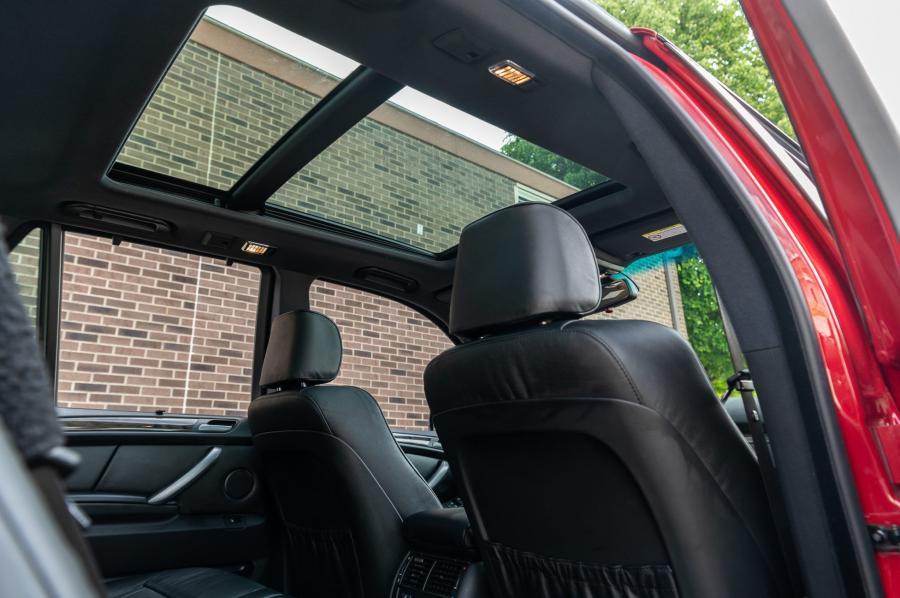 Интерьер BMW X5 4.8is (E53) 2004 года  (NA) (фото 75 из 104)